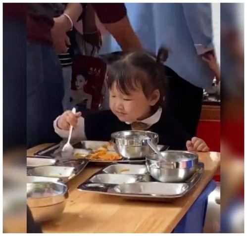 幼儿吃饭视频