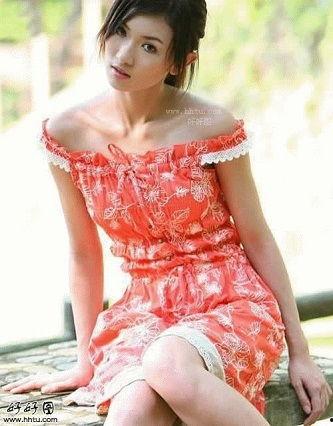 辣妞接吻视频,激情四溢引网友热议