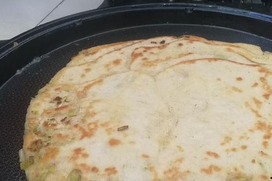 葱花千层饼的做法视频,层次分明，香气扑鼻